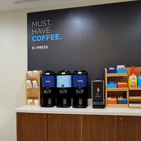 Holiday Inn Express Hotel & Suites Columbus By Ihg Buitenkant foto