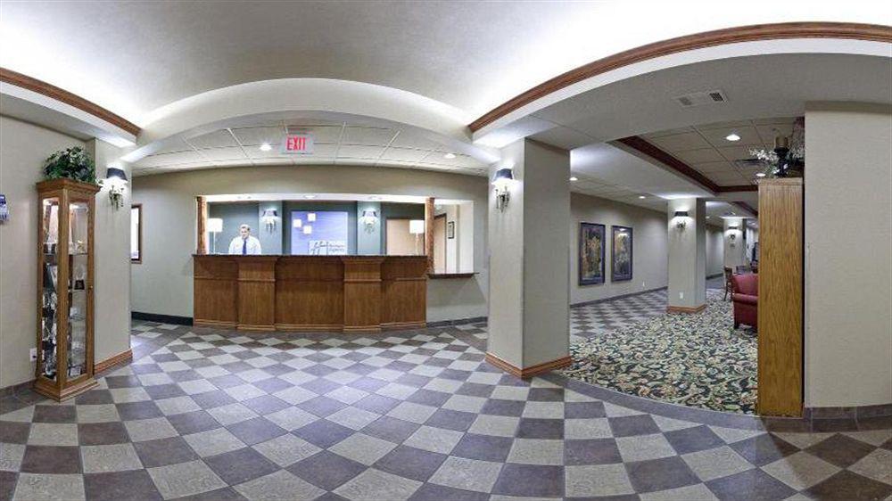 Holiday Inn Express Hotel & Suites Columbus By Ihg Buitenkant foto
