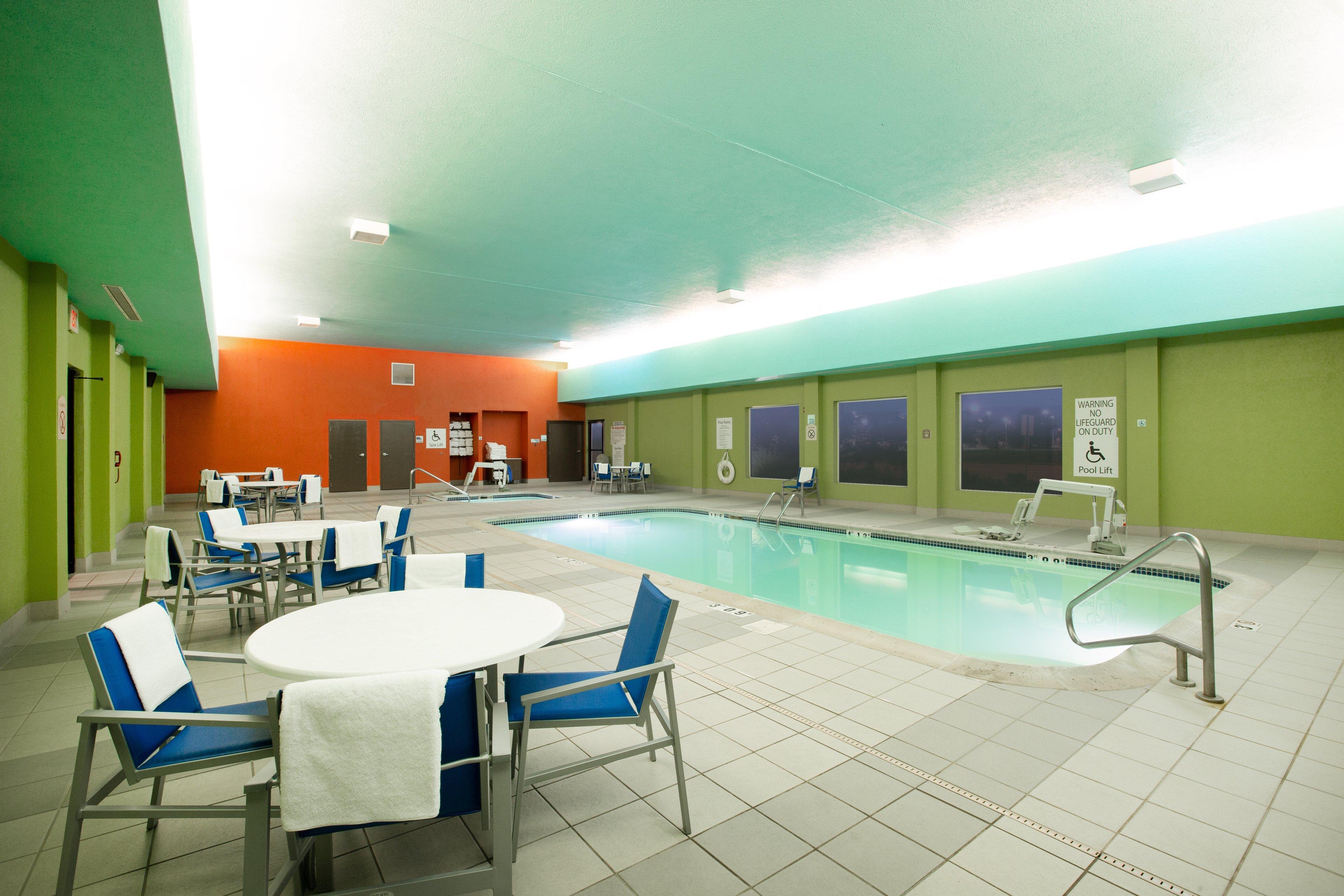 Holiday Inn Express Hotel & Suites Columbus By Ihg Buitenkant foto