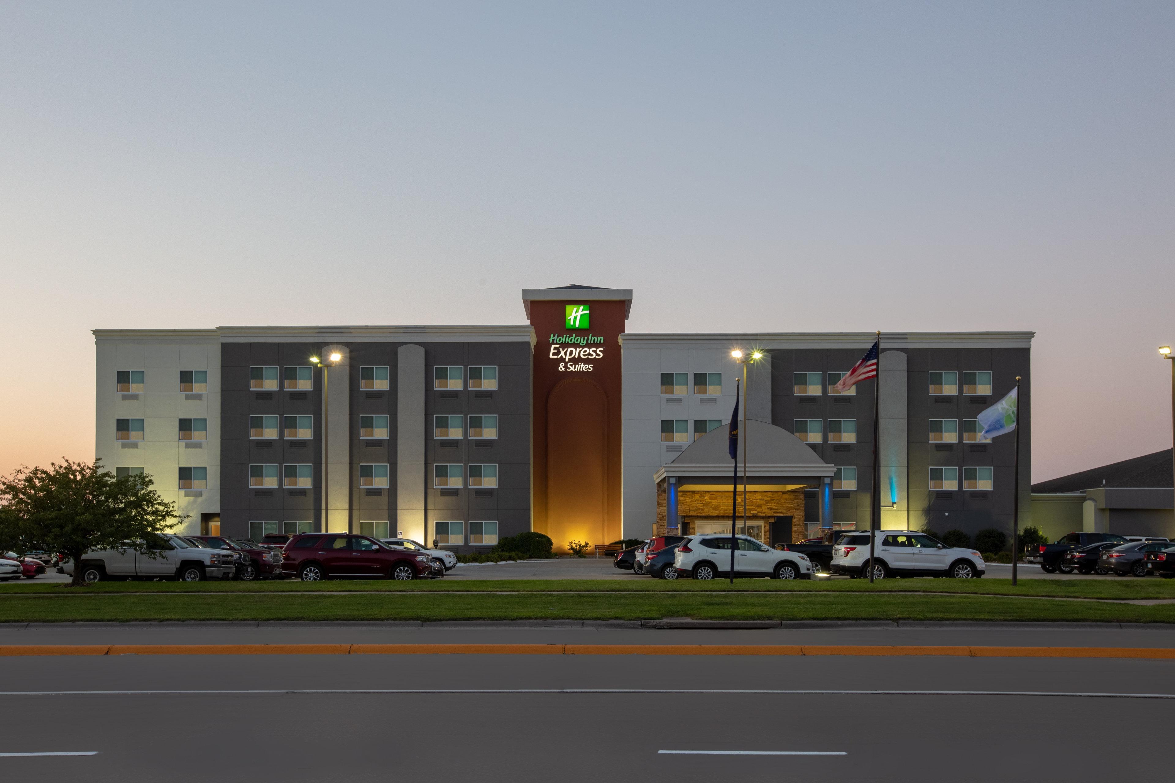 Holiday Inn Express Hotel & Suites Columbus By Ihg Buitenkant foto