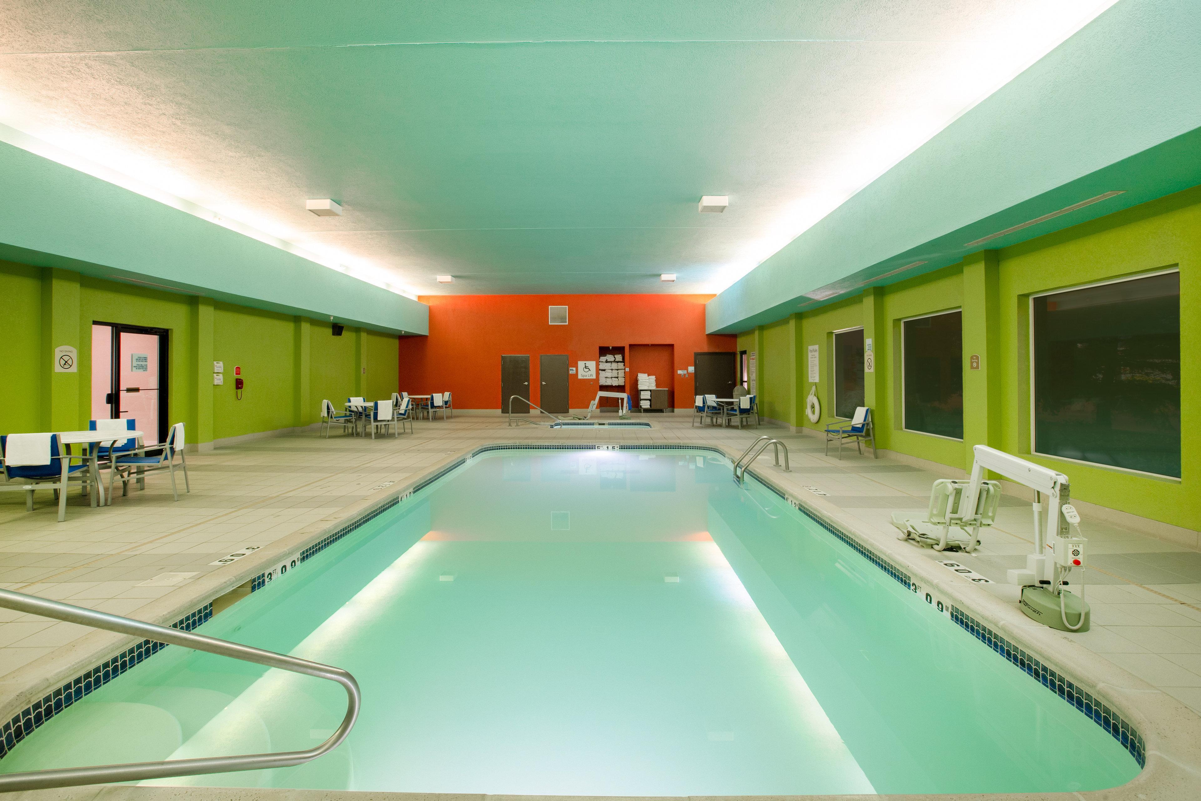 Holiday Inn Express Hotel & Suites Columbus By Ihg Buitenkant foto
