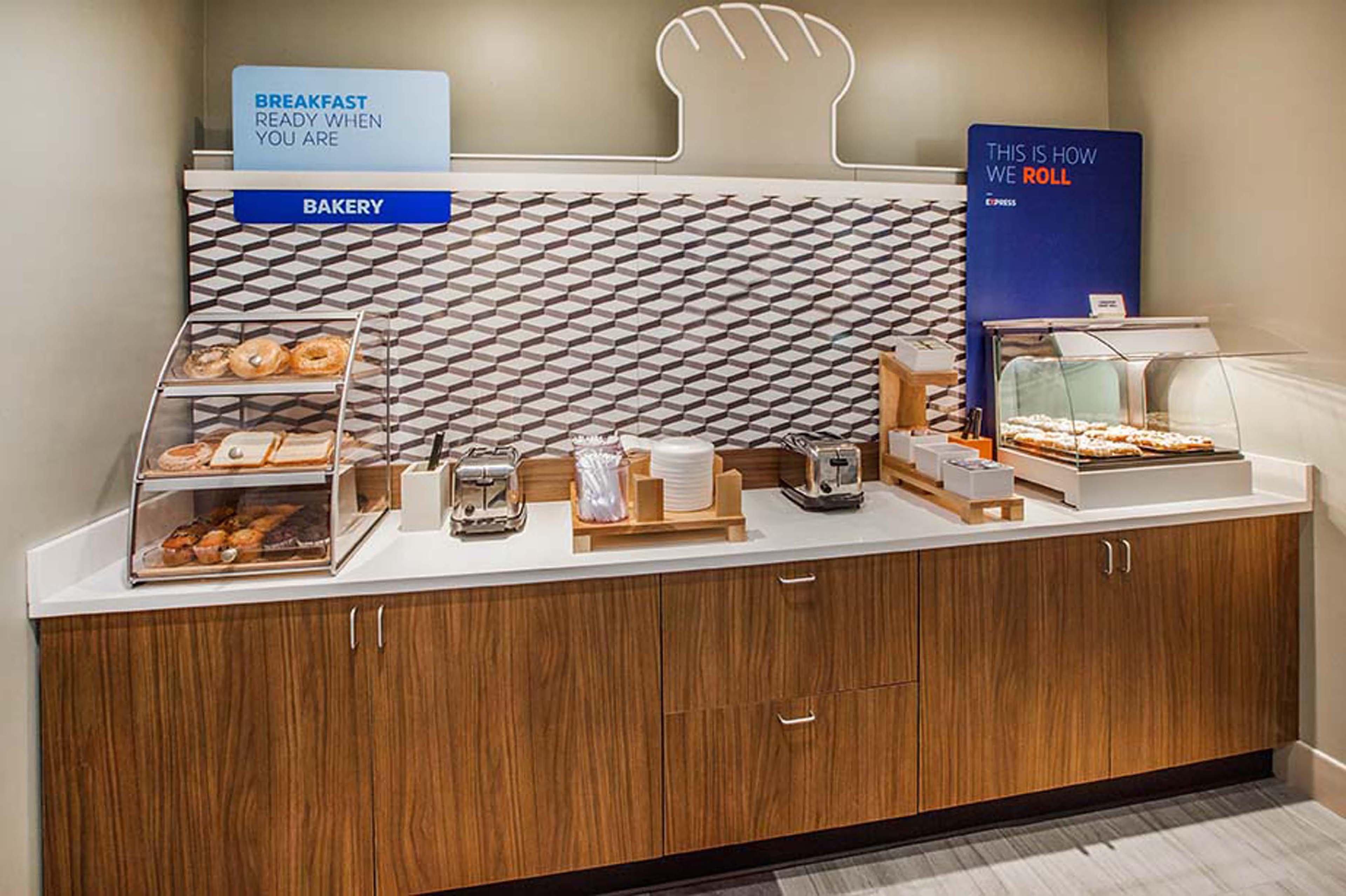 Holiday Inn Express Hotel & Suites Columbus By Ihg Buitenkant foto