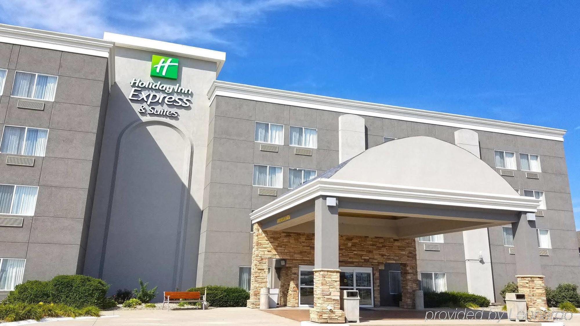 Holiday Inn Express Hotel & Suites Columbus By Ihg Buitenkant foto