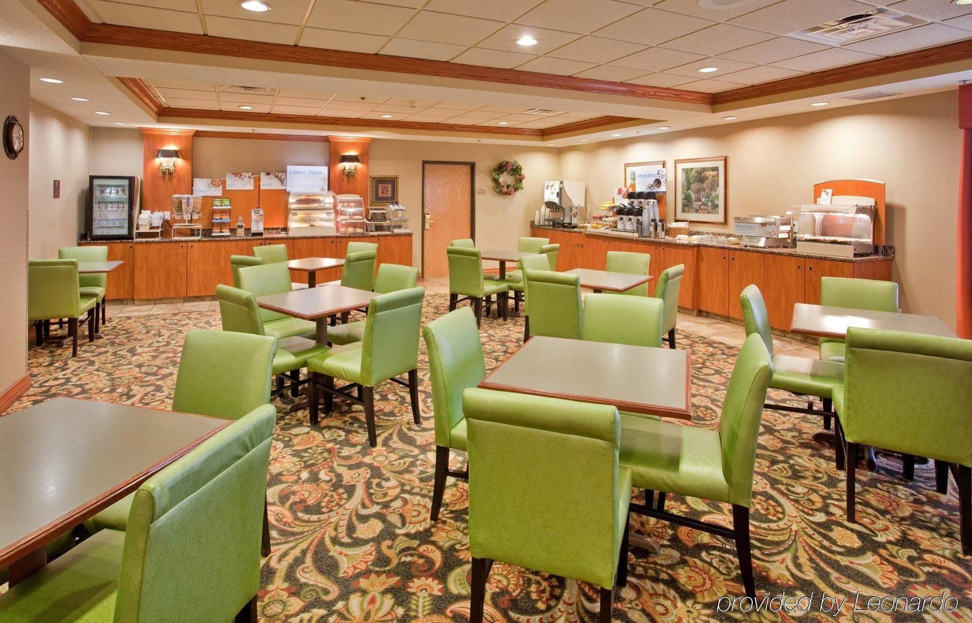 Holiday Inn Express Hotel & Suites Columbus By Ihg Buitenkant foto