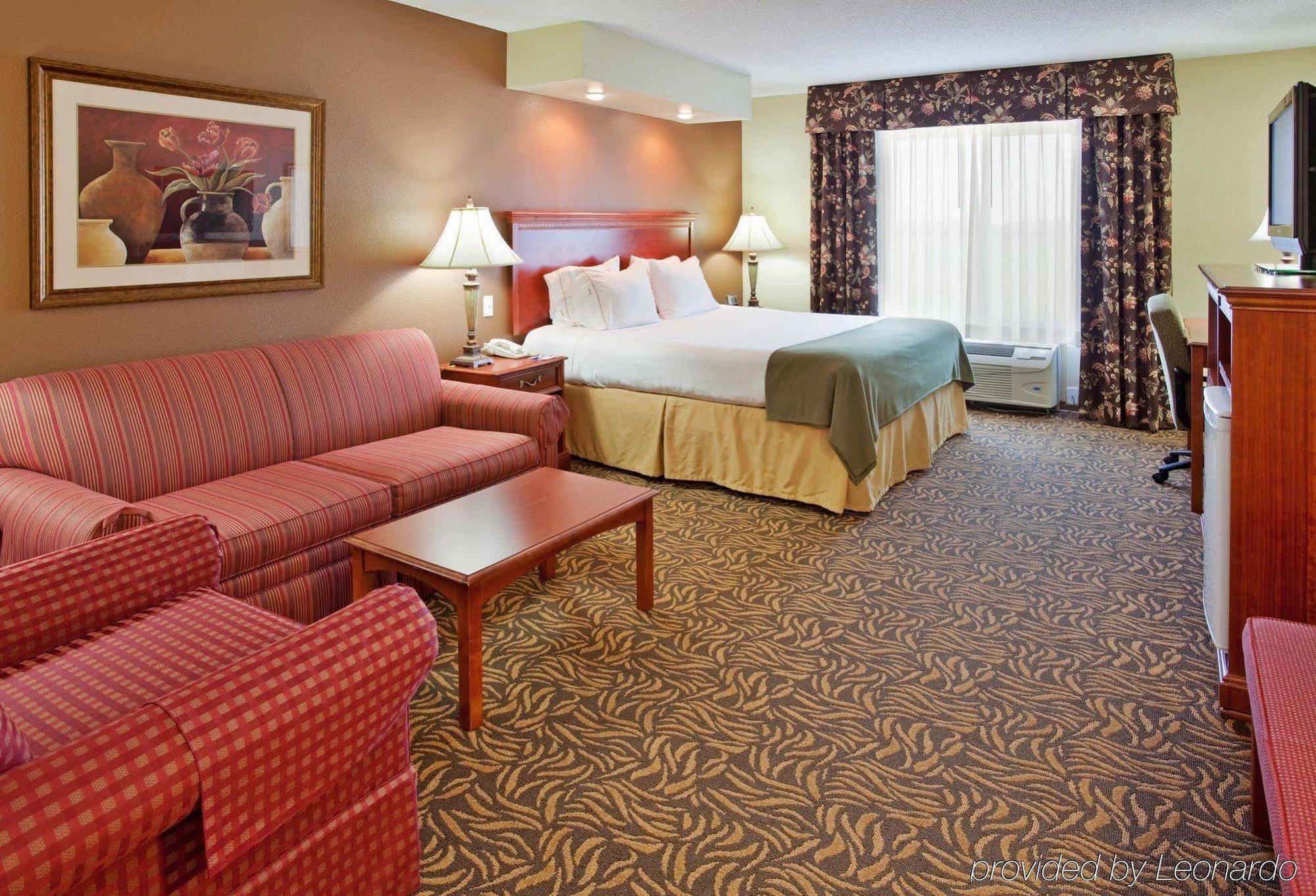 Holiday Inn Express Hotel & Suites Columbus By Ihg Kamer foto