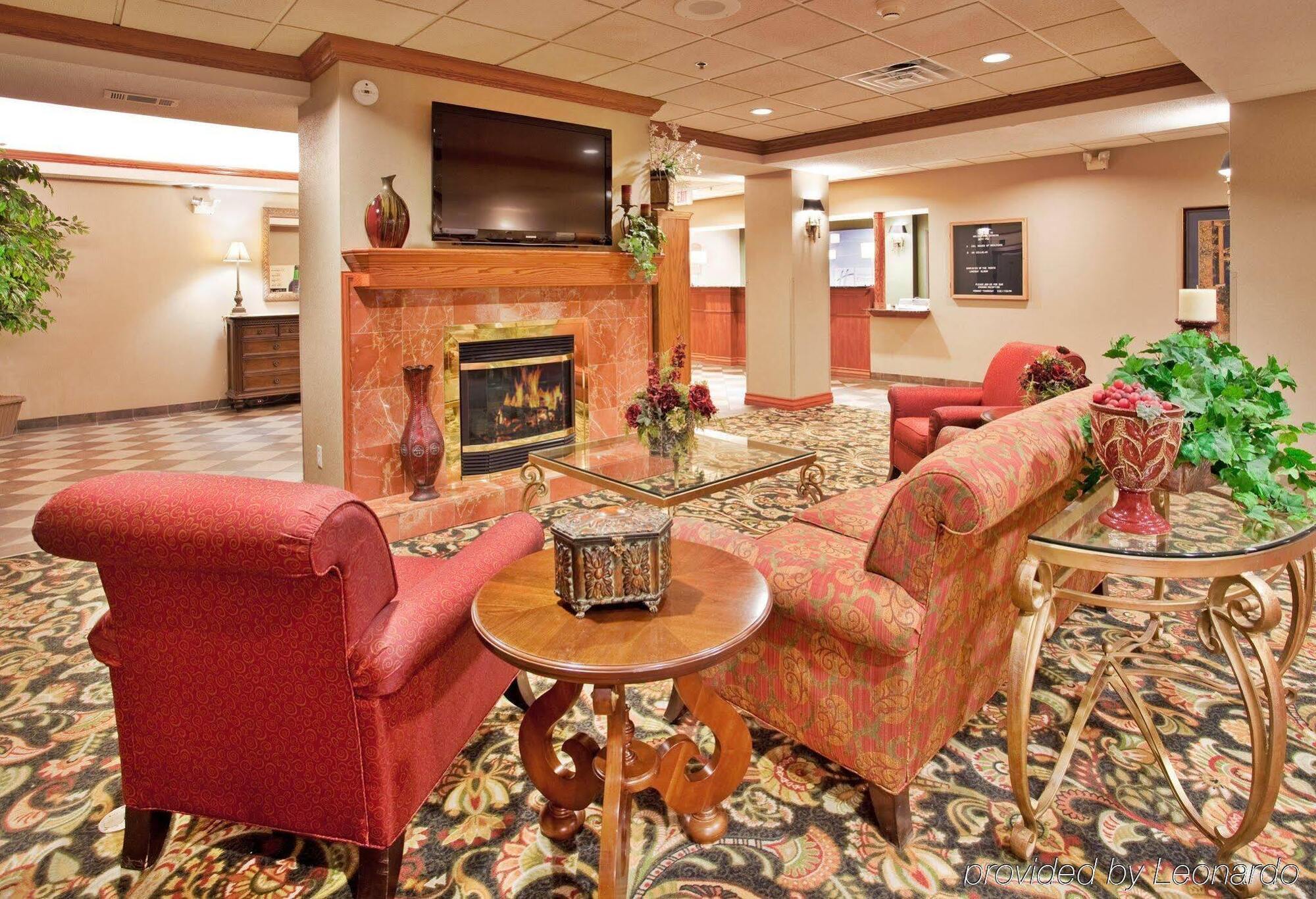 Holiday Inn Express Hotel & Suites Columbus By Ihg Buitenkant foto