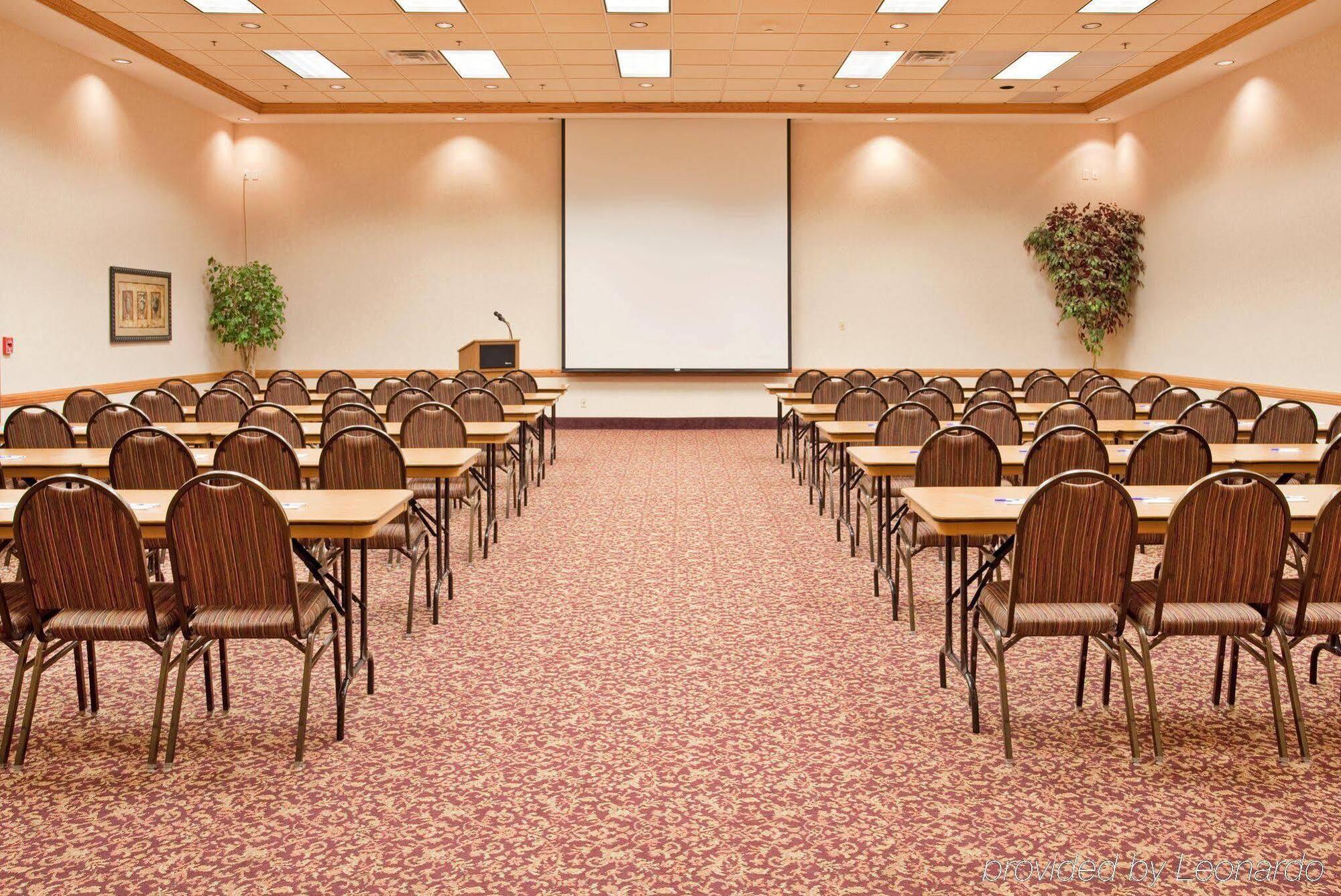 Holiday Inn Express Hotel & Suites Columbus By Ihg Buitenkant foto