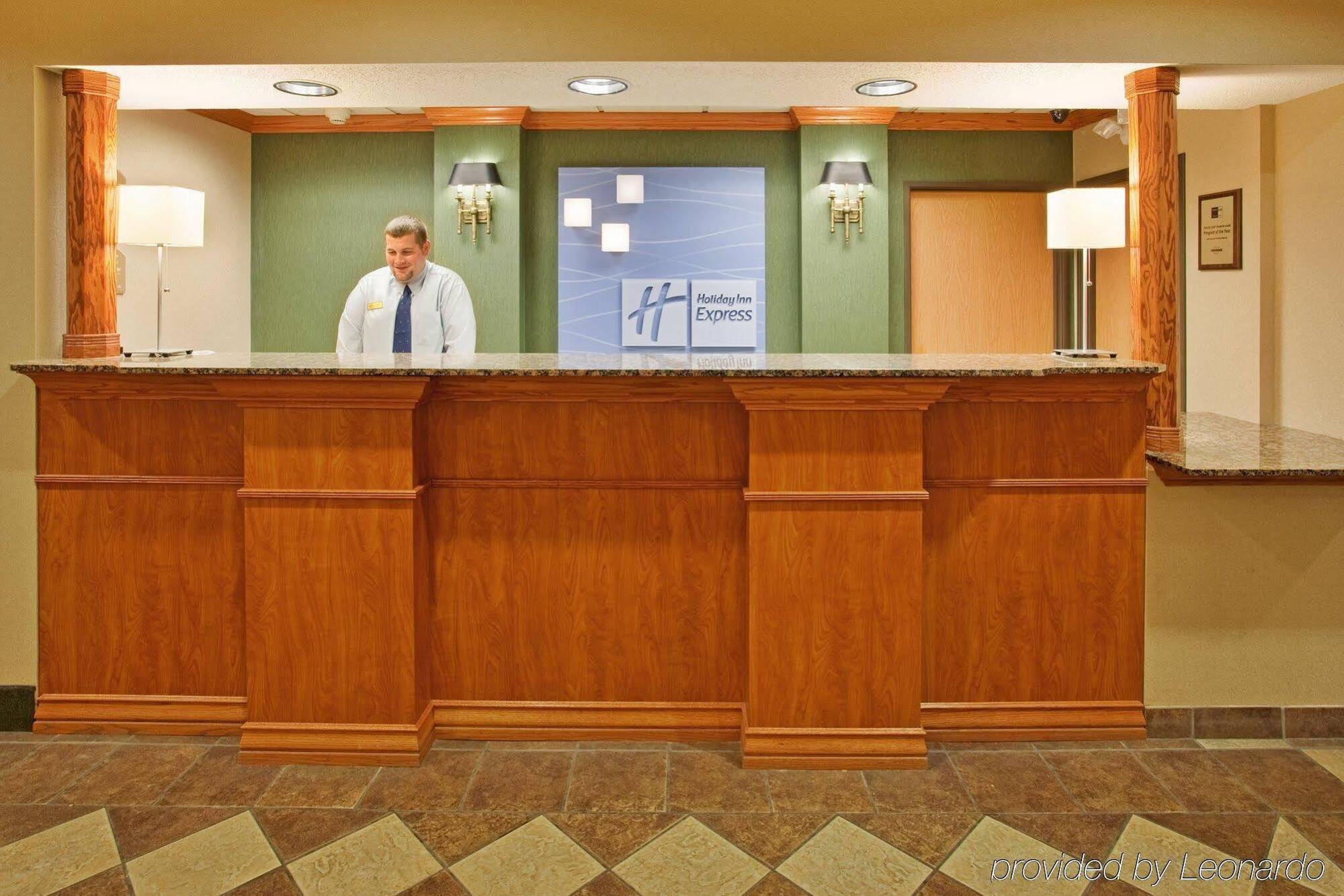 Holiday Inn Express Hotel & Suites Columbus By Ihg Buitenkant foto